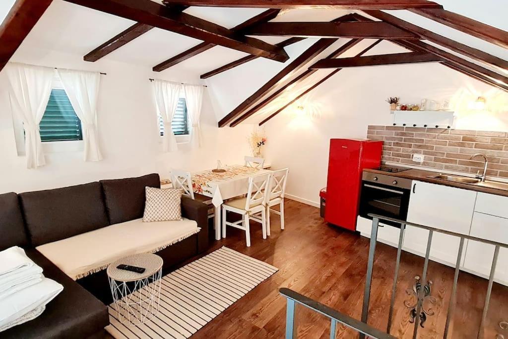 Apartmani Centar ヴォディツェ エクステリア 写真